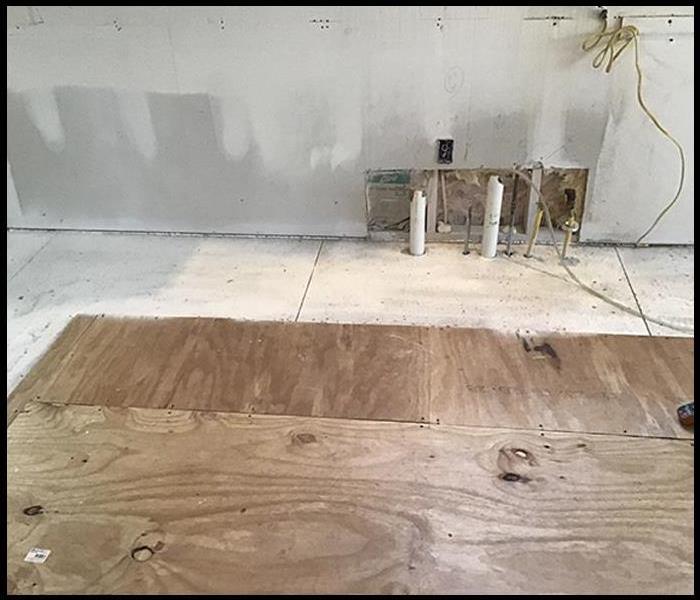 Kitchen walls and floor after mold remediation services